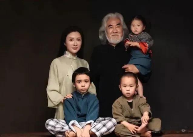 笑不活了！张纪中72岁喜迎四胎，网友：72还能“干”？