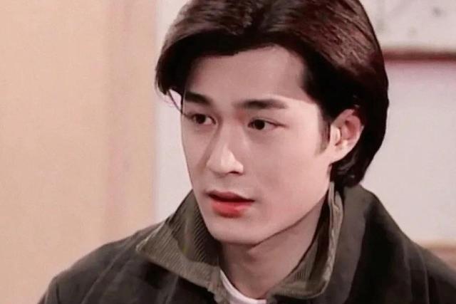 “宁愿丑成怪物”也要永葆青春，这8位明星早已整的“惨不忍睹”