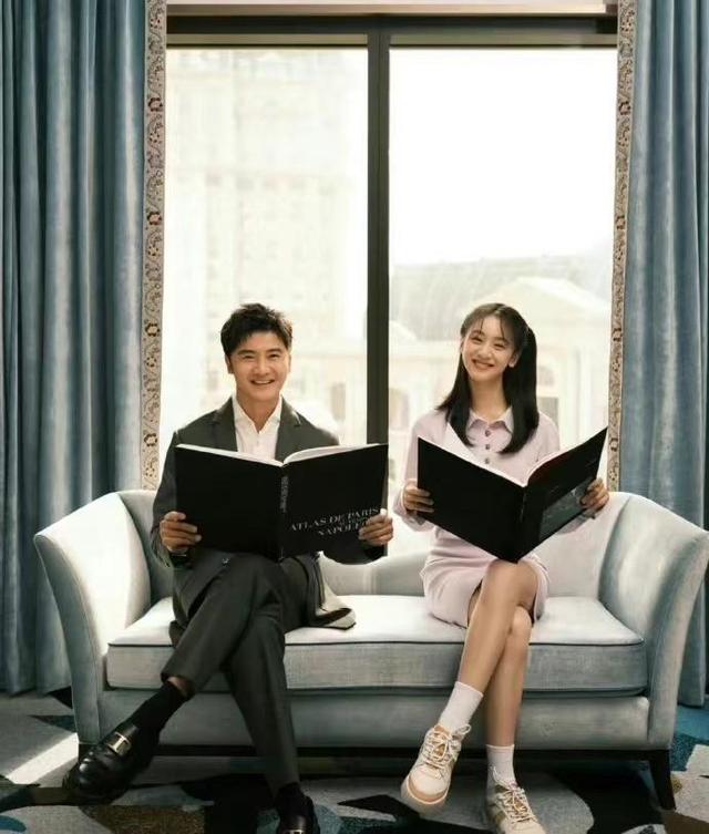 李小璐女儿太成熟,11岁肤白貌美染红发,五官堪称翻版李小璐