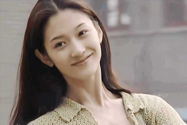 原来她才是“人间尤物”,4个男人搅乱一池春水,47岁被宠成公主