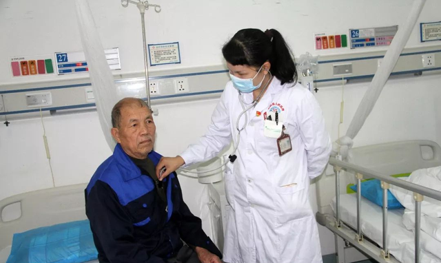 1年超过300次，51岁大爷癌症晚期，妻子泪如雨下：我没能劝动他