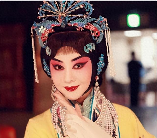 57岁不会做饭做家务，闹过四个绯闻丈夫，四个“丈夫”还都是假的