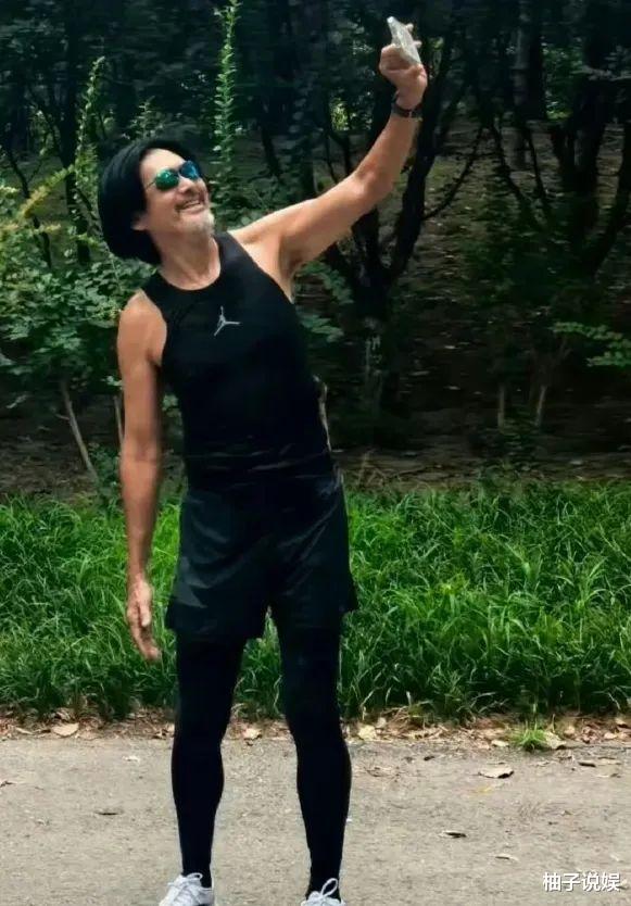 49岁吴彦祖近照曝光,一个镜头惊艳全网:不愧是神颜!