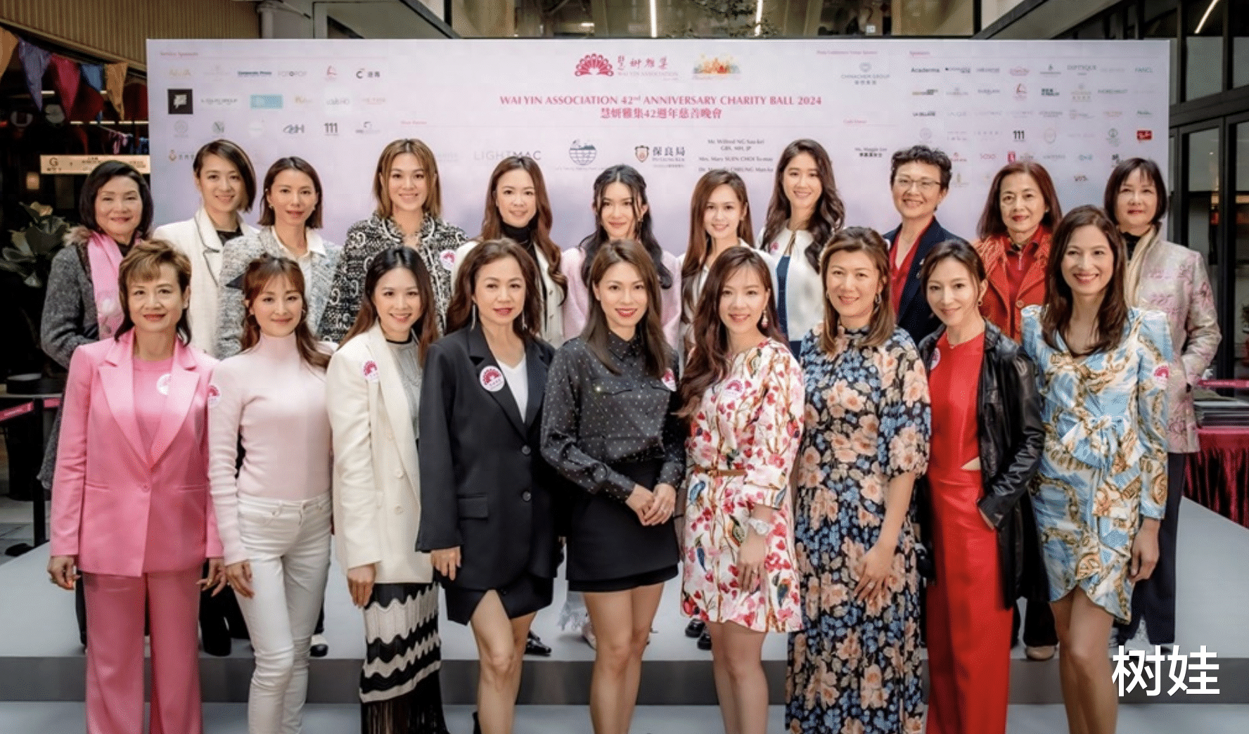 黎诺懿妻子办港姐慈善晚宴，担任晚宴主席，出身富贵家族资产5亿