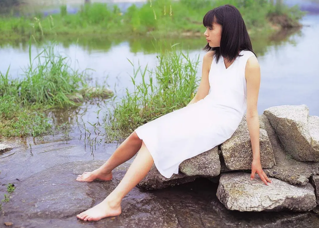 为艺术献身的女星——芳贺优里亚，曾出演假面骑士女主角 - 玩酷网