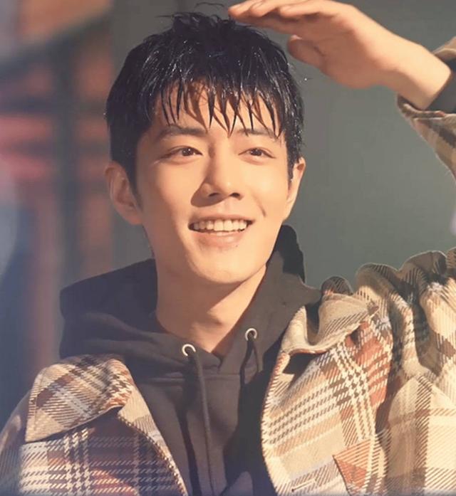 肖战下班鞠躬致谢,网友:这样的男神太让人心动!