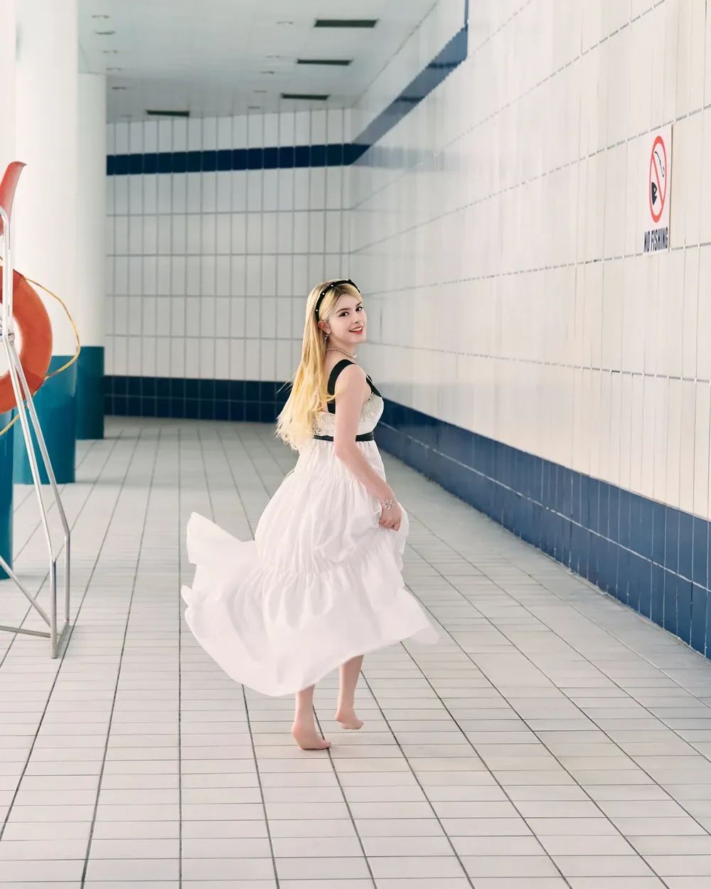 白人妹子加入韩娱女团后崩溃上诉,曝光剥削虐待黑幕