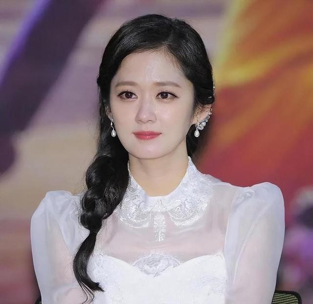 她曾红透中国,自曝被潜规则300次,坠胎9次,上厕所也被导演盯上