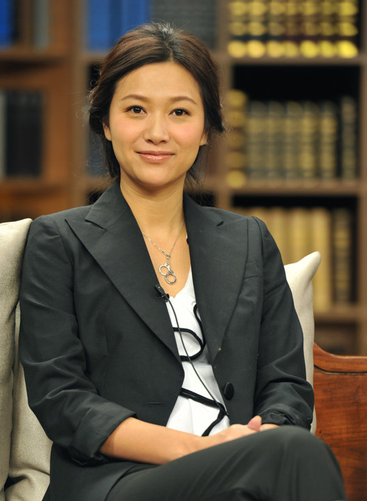 从19岁开始男人不断，半百了还没玩够，“风流才女”徐静蕾现形记