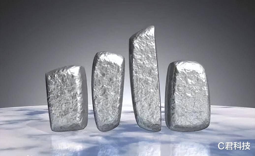 雷蒙多发声后,关于芯片和稀土,英媒公开表态,中国不是好欺负的