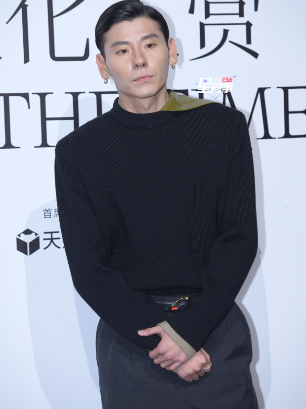 阿那亚这夜!杨幂丰满有料,金晨裸肩诱人,张小斐只惊艳上半身