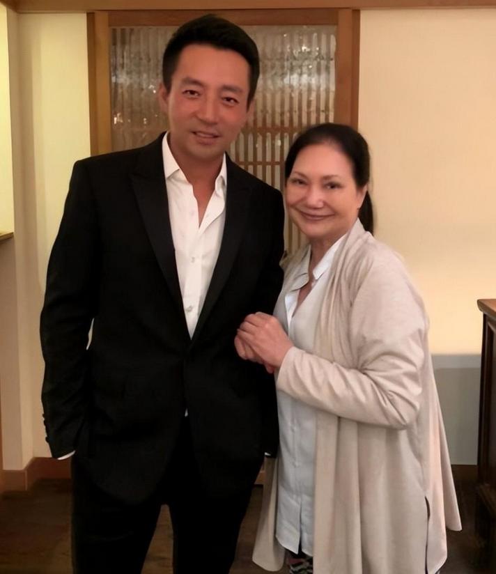 汪小菲拿到孩子证件，带着妻子回北京，孩子却留在台湾继续生活！