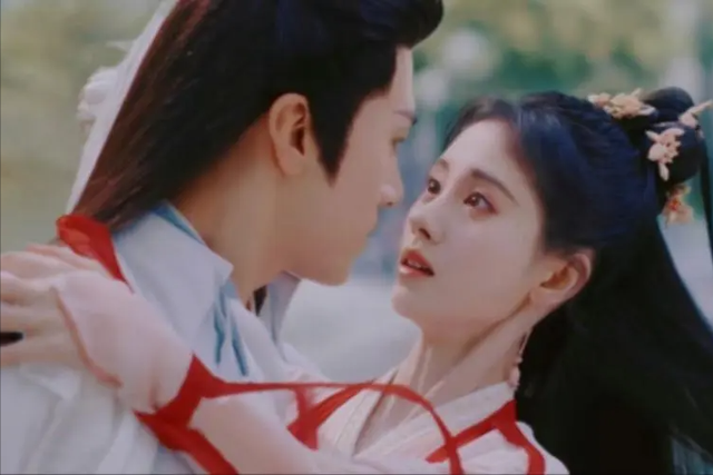 万万没想到,30岁鞠婧祎会以这种方式翻车,网友:不怪别人想歪