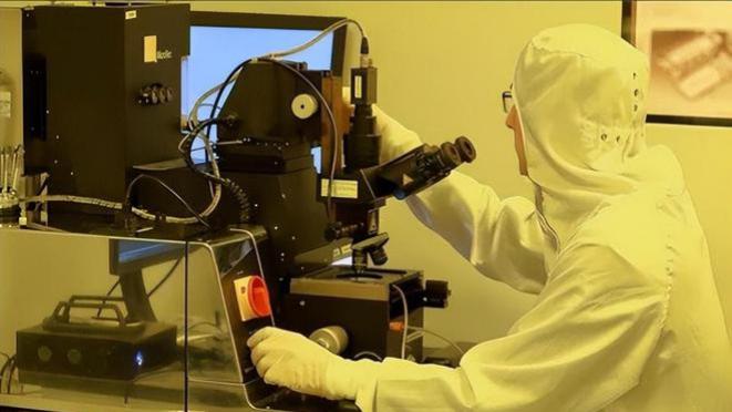 拜登也始料未及！哈工大突然打出“王炸”，外媒：美国科技神话彻底被打破了