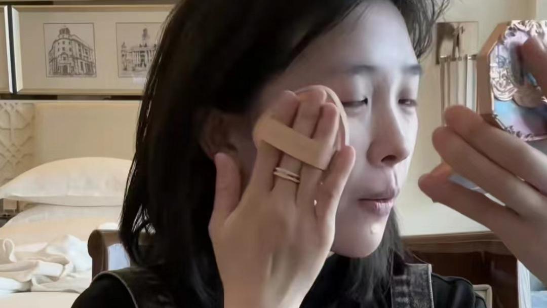 三只羊解除一线主播，小黄离开大杨哥，独自一人担任美妆博主带货