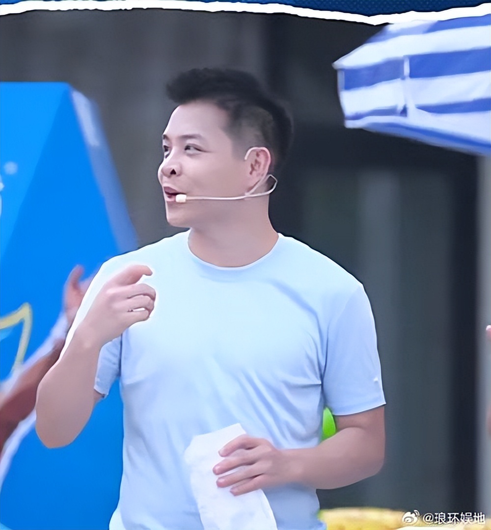 TVB记者何冲对全红婵的亲密举动：无礼还是深情？