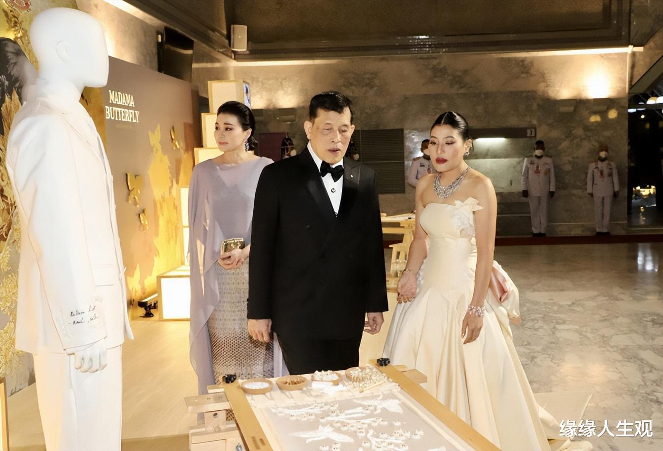 苏提达王后:珠圆玉润旺夫脸,46岁穿薄纱裙美翻,诗妮娜拿什么比