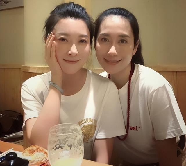 原来他们是父女:爸爸娶了《红楼梦》探春,女儿演了86部戏也没红