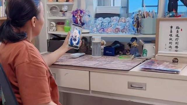 四丫头进儿子孙卓房间，一小举动惹人泪目，郭威为何会再度遭嘲讽