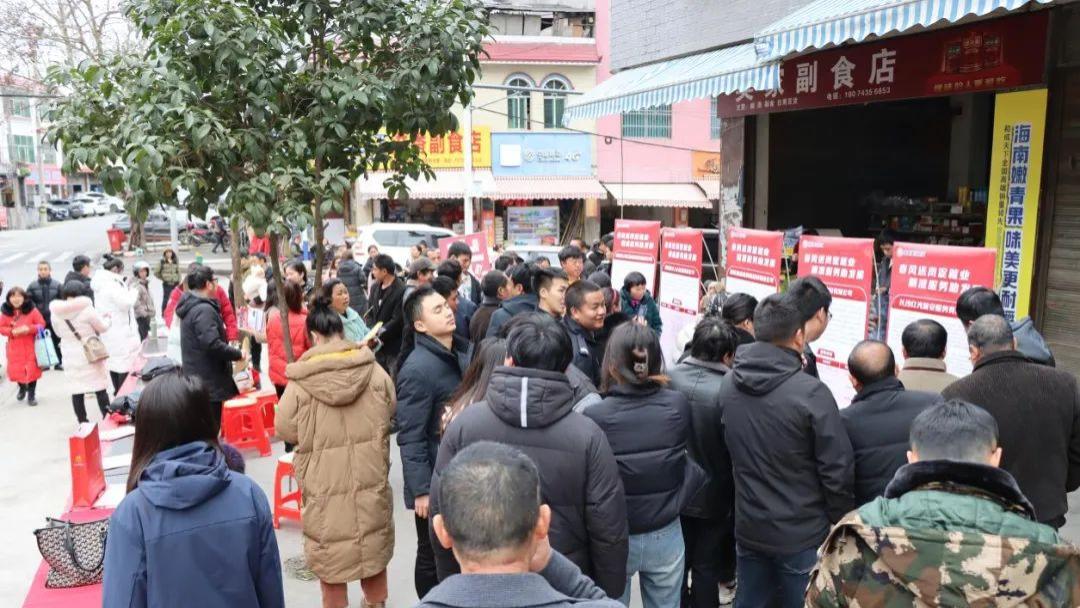 新春走基层 | 400余个新区优质岗位送到龙山县群众家门口