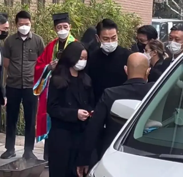 妻女坐包厢看刘德华演唱会,如厕有保镖陪,刘向蕙大声向爸爸表白