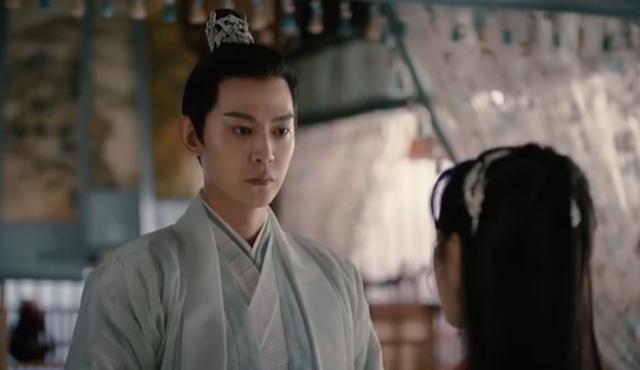 一脸“丫鬟”模样,却非要演“第一美人”,全程翻白眼,看着难受