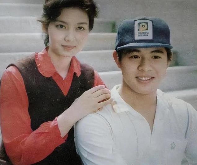 李思坦言:生父李连杰抛弃我和妈妈,如果可以的话我不想当他女儿