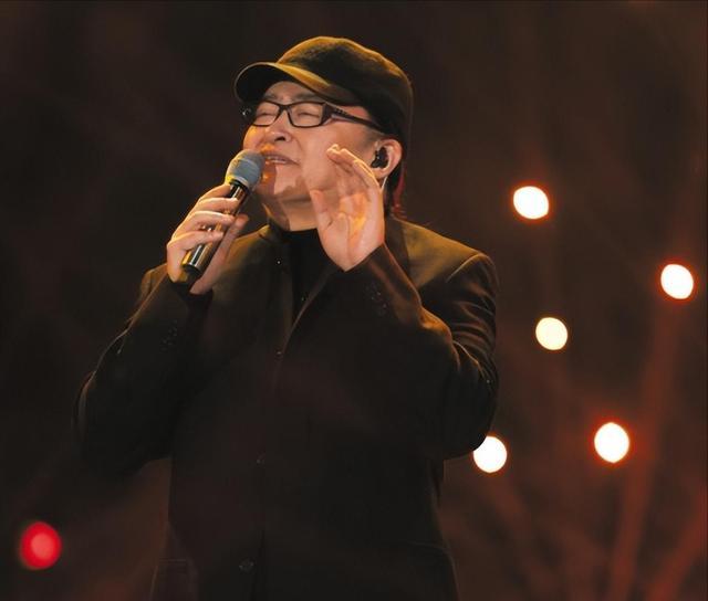 61 岁刘欢,多年来饱受癌症的折磨,白发苍苍之态,令人心生怜意