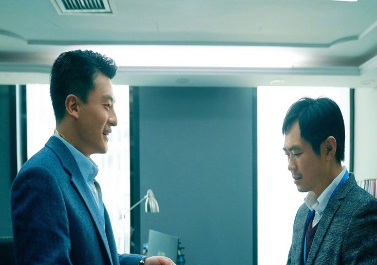 一部会说话的喜剧，笑中带讽式的宣泄，《年会不能停》深度解析