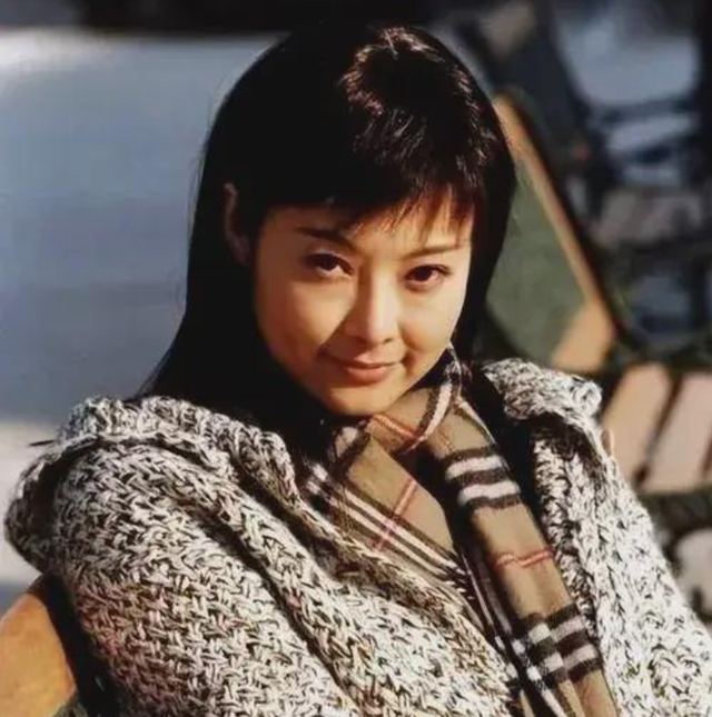 事实证明,当初被嘲“疯女人”的袁立,才是真的“人间清醒”