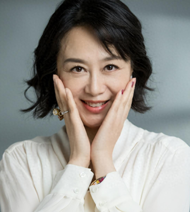 三十岁时很红，低调嫁乒乓王子，如今因《玫瑰的故事》成最美妈妈