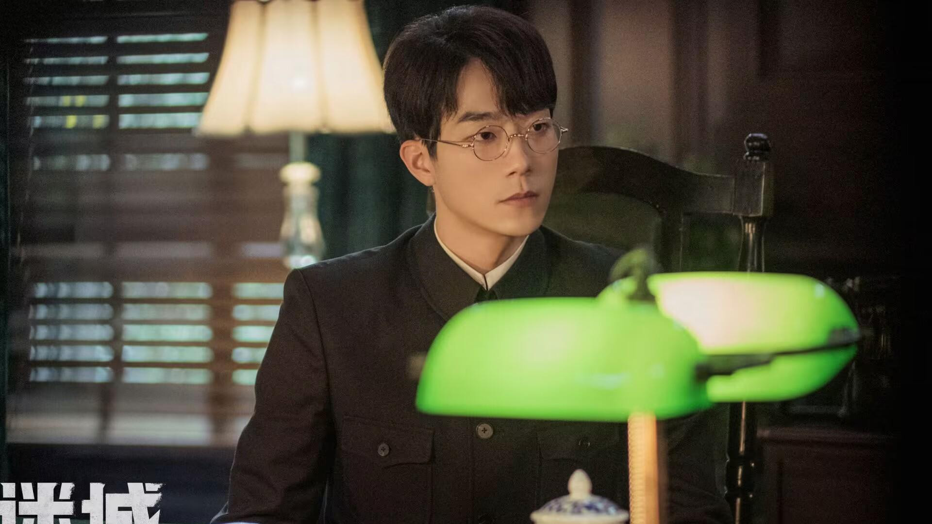 《孤战迷城》直到冯静娴惨死，欧孝安方知，黎少堂隐藏的双重身份