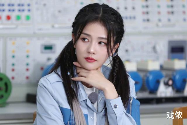 于正找白鹿续约,白鹿提出三个疑问,于正要她趁早做决定省得被夸