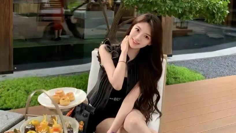 黄晓明叶珂被曝已婚有娃青岛摆婚宴，女方晒孕检图和7克拉大钻戒