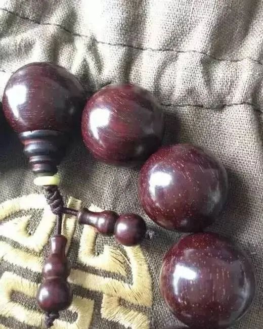 几种盘小叶紫檀珠串的方法