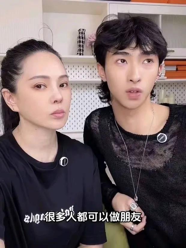 哈利亲自给妈妈伊能静补妆,性格温和有主见,网友:缺乏男子气概