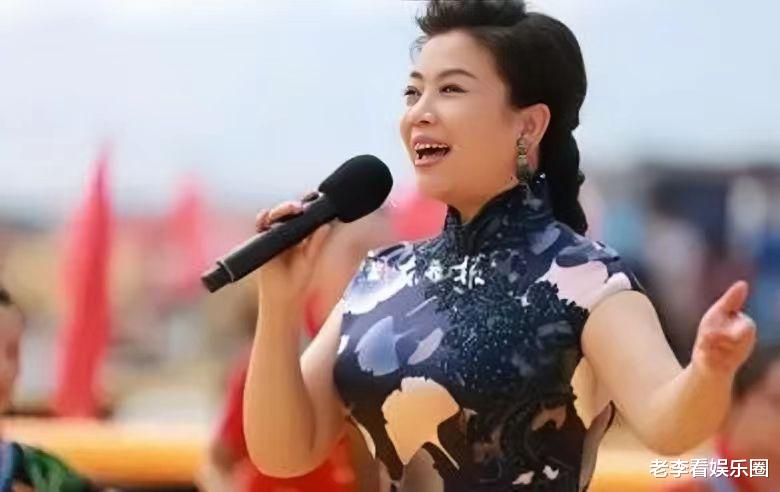 她是谷建芬的大弟子,却没能红过毛阿敏,就连汪正正也比她红