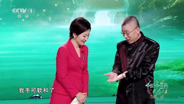 龙洋的新节目才2期就换主持人了,接棒的王端端整体表现略胜一筹