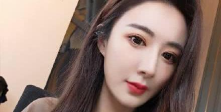 薇娅“懒人伞”一夜爆红,40度出门不怕晒,网友:防晒霜可以扔了