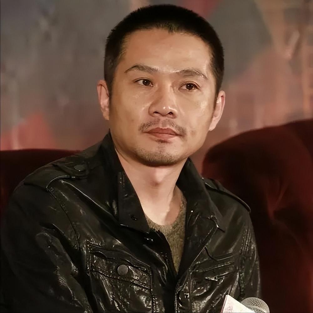 他是著名演员,爱人是真不漂亮,他们却相守多年,她有什么魅力?