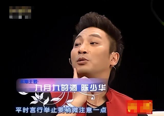 毁容|陈少华：春晚一曲成名，却被伴舞恶意伤害毁容，如今怎么样了？