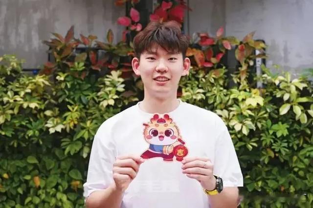 黄雅琼晒阿那亚情侣大片浓情蜜意好般配刘雨辰妈妈罕见出镜