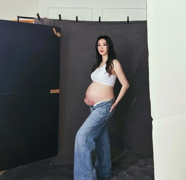 绝密婚纱照曝光！香港知名豪门千金结婚两周年，平安生子升级当妈