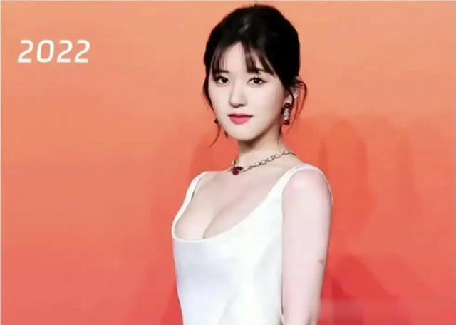 女演员千万别过度减肥,28岁章若楠与26岁赵露思站一起很明显