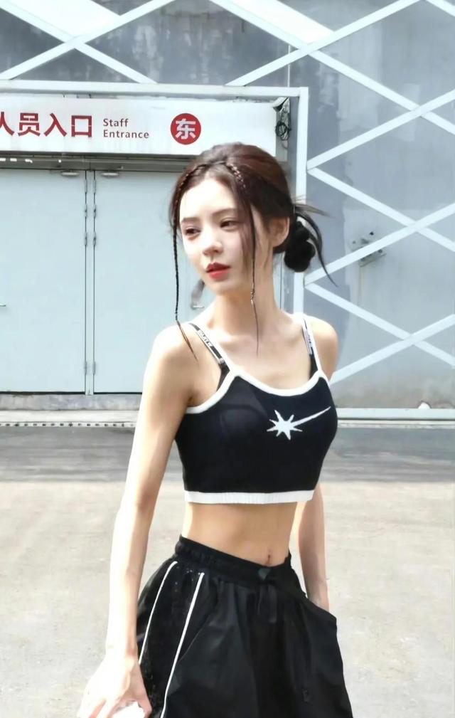 张予曦蚂蚁腰漫画腿养成:无需节食,躺床上就能瘦的懒人减肥法!