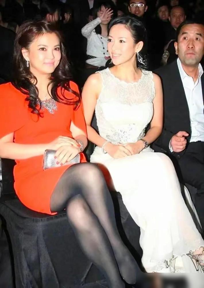 李湘136斤与章子怡98斤同框对比,揭示女性美丽与身材无关