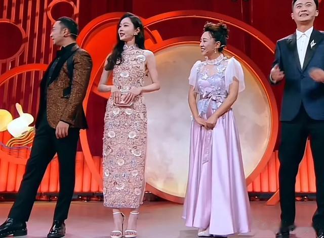 这夜被喜满中秋晚会惊艳，跨界主持宋轶温婉大气，王楚然珠圆玉润