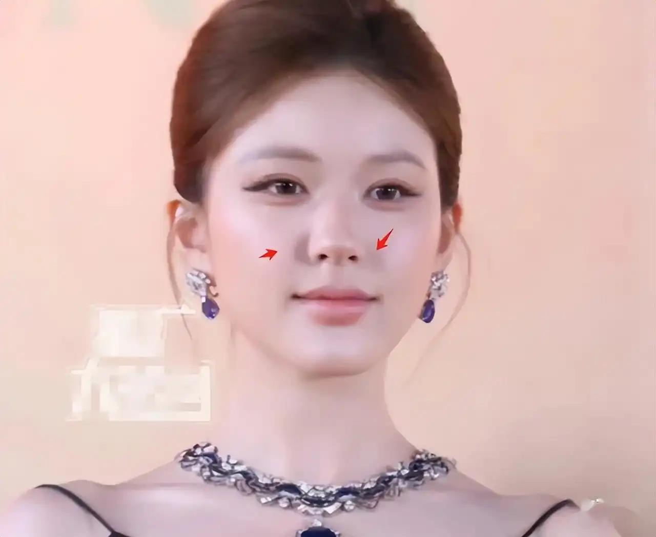 赵露思26岁生日照，终究走上杨紫一样的路，网友：嘴巴太奇怪了