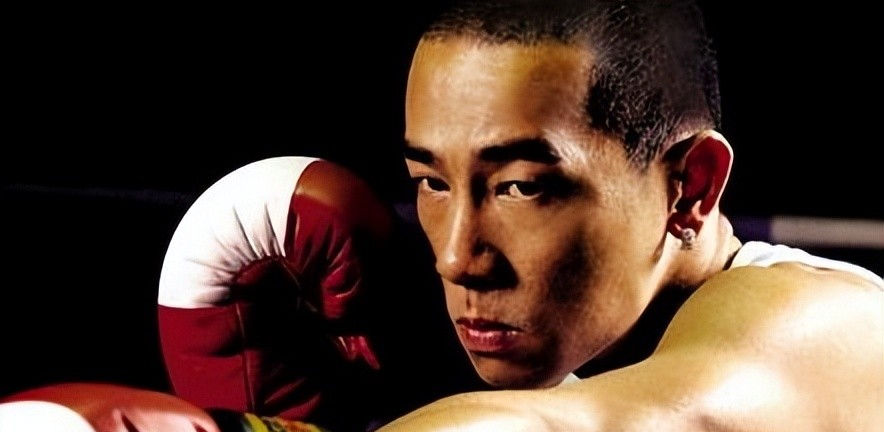 陈小春,用尽全力找不回被3000元卖掉的弟弟,如今身价上亿有何用