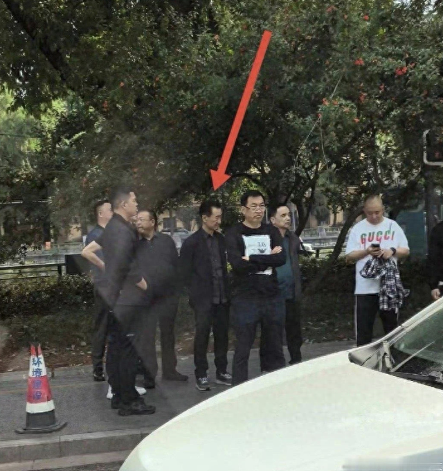 王健林罕见现身，没有保镖拥护瘦到皮包骨，还清千亿债务被赞枭雄